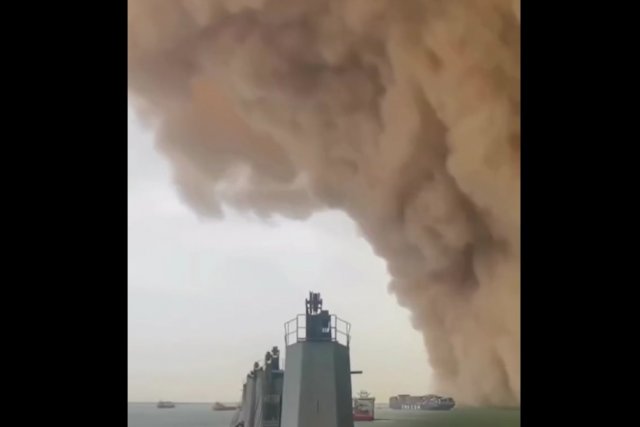 Вид песчаной бури