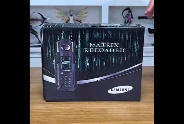 Телефон легенда из фильма "Матрица"