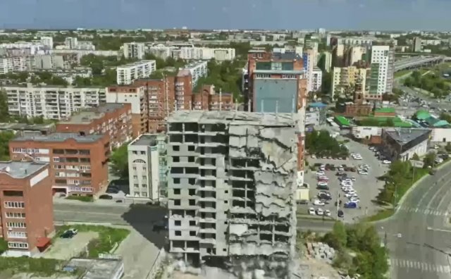 Впечатляющий снос здания в Челябинске.
