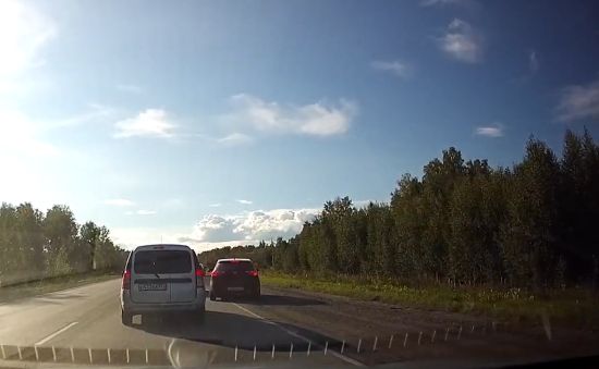 "Вот так, не сговариваясь, водители заблокировали обочечника"