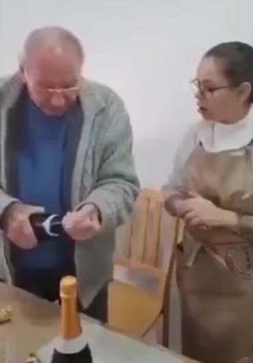 А дед еще тот затейник