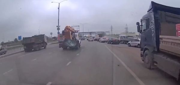 Не умеешь вести себя на дороге, получи по роже
