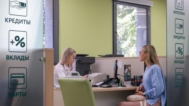 ЦБ заявил, что россияне все больше залезают в долги, потому что богатеют