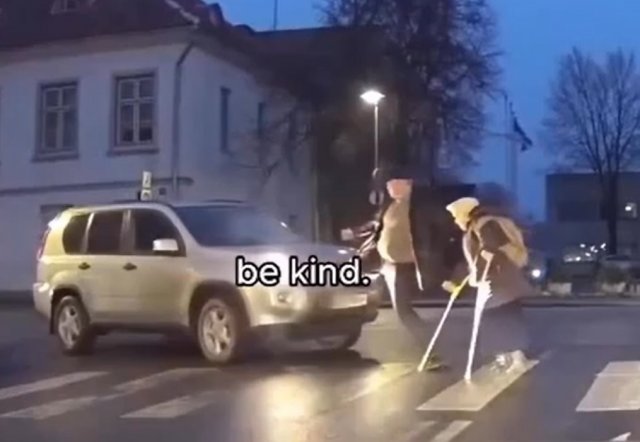 Лучше бы не помогал