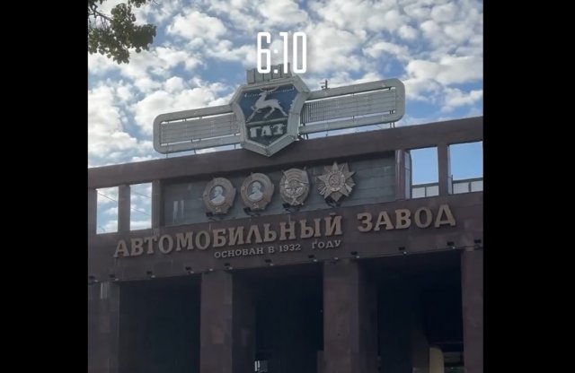 Девушка рассказала, как работает на автомобильном заводе