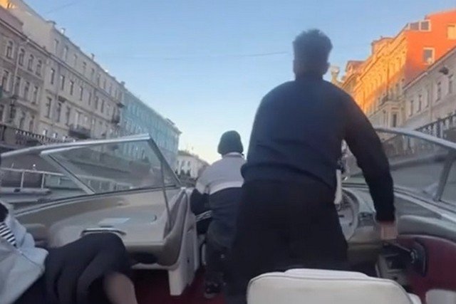 В Петербурге капитан-лихач гонял в 6 утра по рекам и каналам