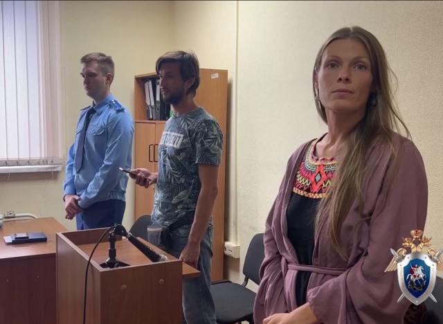 За смерть дочери, которую кормили лишь овощами и смузи, родители-сыроеды получили 11 месяцев исправительных работ