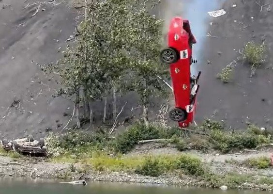 Шоу где разбивают старые машины