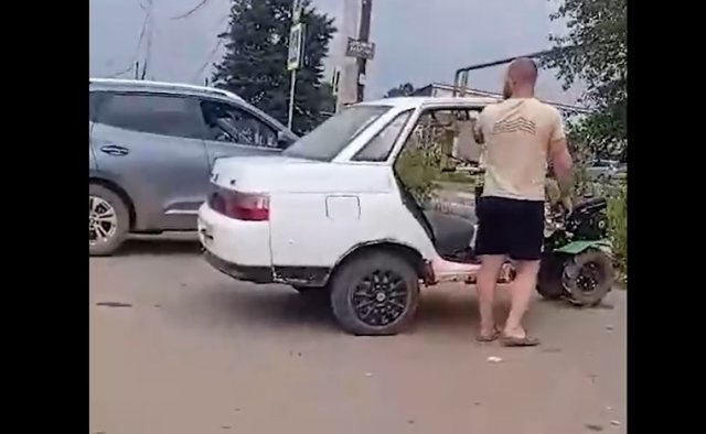 Парень соединил "Ладу" и мопед
