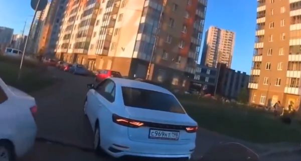 Объяснил что мусорить не стоит