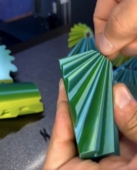 Цилиндр из вращающихся шестеренок, распечатанных на 3D принтере⁠⁠