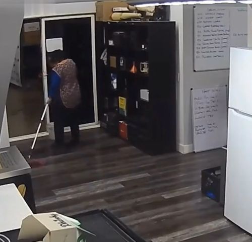 Куда, лядь, по помытому?!