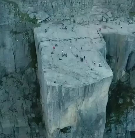 Похоже, там небольшая трещина