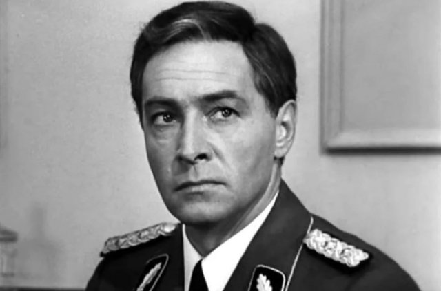Вячеслав Тихонов снова появится в образе Штирлица — его персонаж будет воссоздан с помощью технологий нейросети