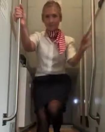 Стюардессы⁠⁠ отдыхают от смены