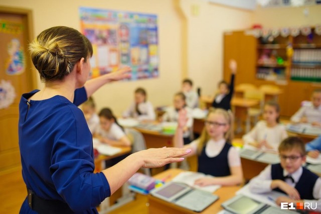 Учительница с Урала раскрыла, сколько на самом деле зарабатывают педагоги
