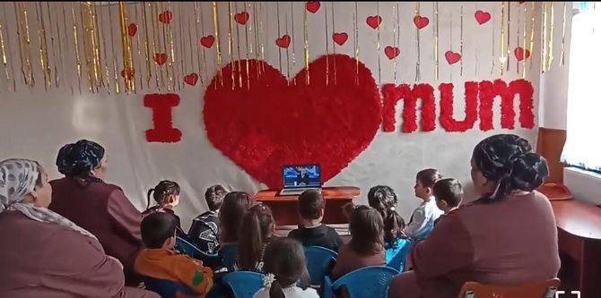 В детском саду Дагестана детям показали прямую линию с участием Путина