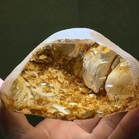 Пример красивейшей шлифовки горного хрусталя