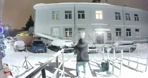 В Новосибирске жена застукала мужа с любовницей и жестко наказала обоих — у девушки сломан нос