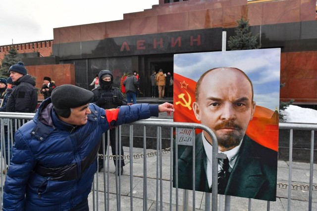 В России снова предложили похоронить тело Ленина.