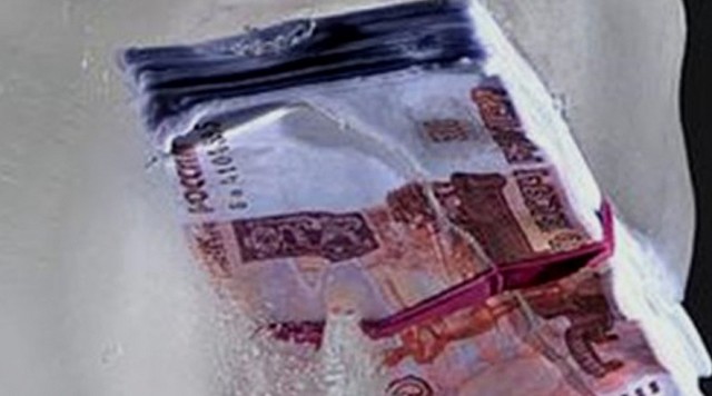 Госдума приняла законопроект, направленный на защиту граждан от мошенников, заставляющих их оформлять кредиты, сразу во втором и третьем чтениях.