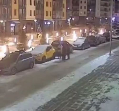 В Красноярске двое хотели с девушкой познакомиться