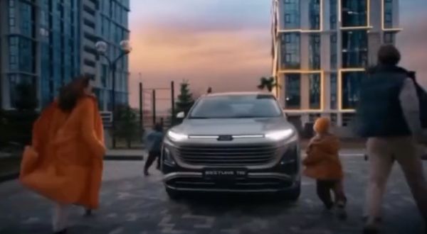 В соцсетях вирусится реклама нового китайца, в которой все слышат только не правильные варианты названия автомобиля