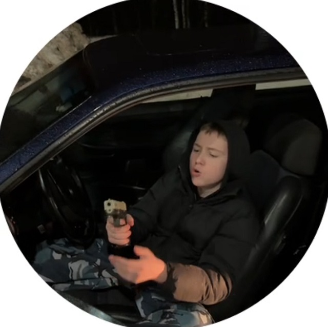 12-летний рэпер "Молодой Владимир" выступил в ночном клубе и шокировал людей