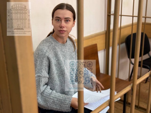 Московский суд поместил блогера Сашу Митрошину под домашний арест по делу об отмывании денег