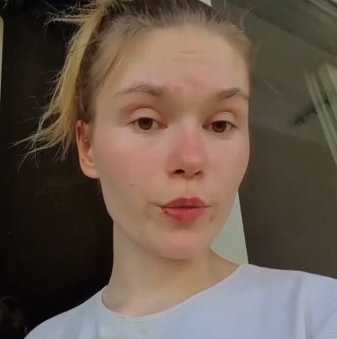Когда живёшь в квартире с бабкой⁠⁠