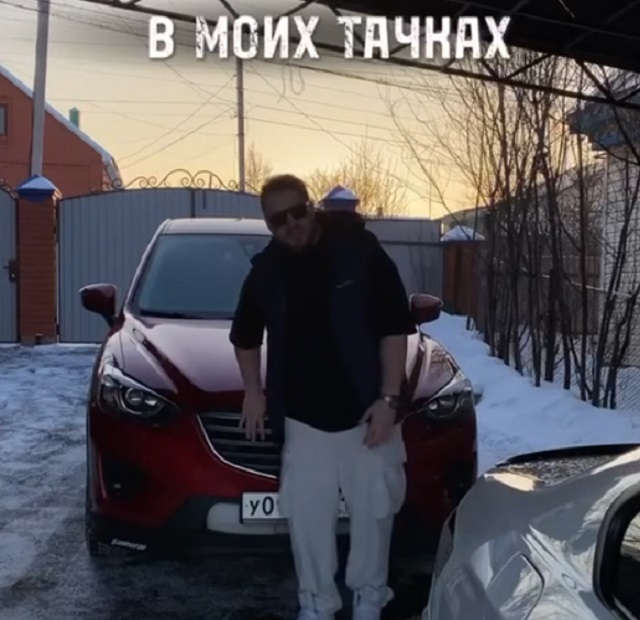 В его машине слышны только загадочные звуки
