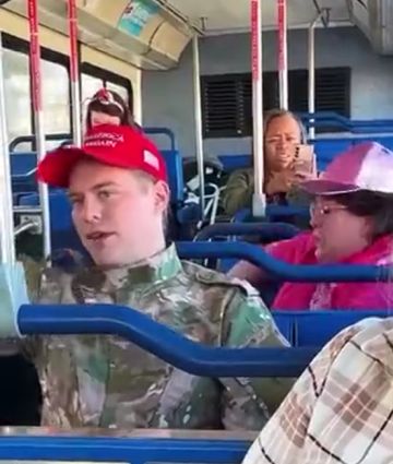 Чем недовольна тетенька?