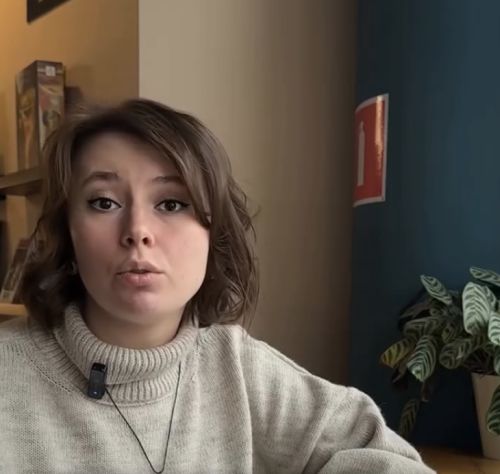Репетитор по английскому попросила школьника описать его день на видео, чтобы преодолеть языковый барьер