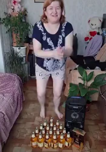 Так и манит, чертовка!