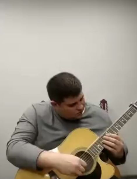 Офигенно играет