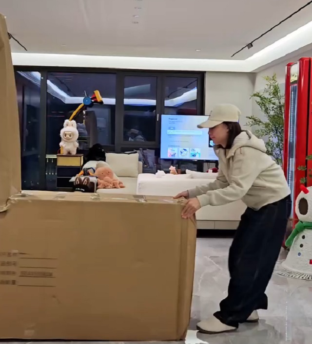 Элитная когтеточка в виде динозавра за 150 тысяч рублей