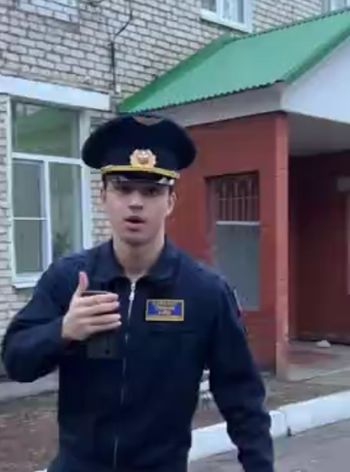 Курсант летного училища показал условия жизни в общежитии