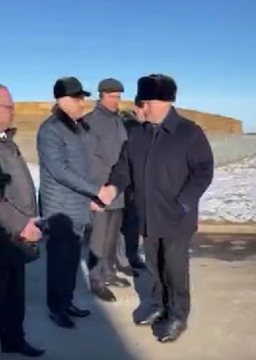 Когда последним зашёл в курилку на заводе