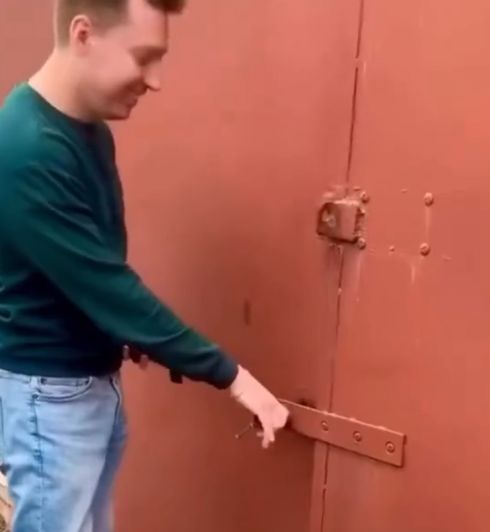 Без смазки дверь оживает⁠⁠