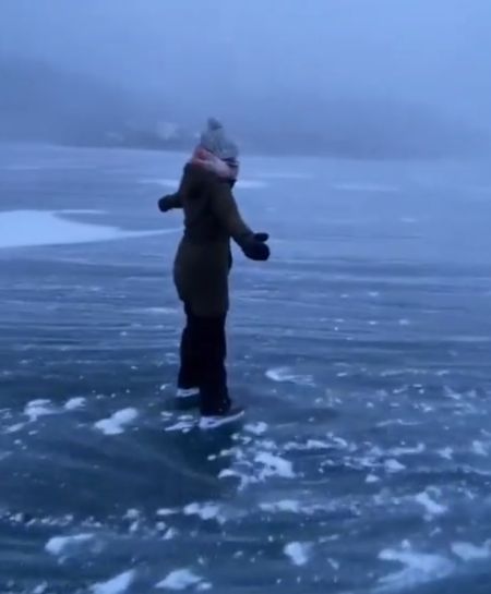 Ветер на замерзшем озере в Канаде