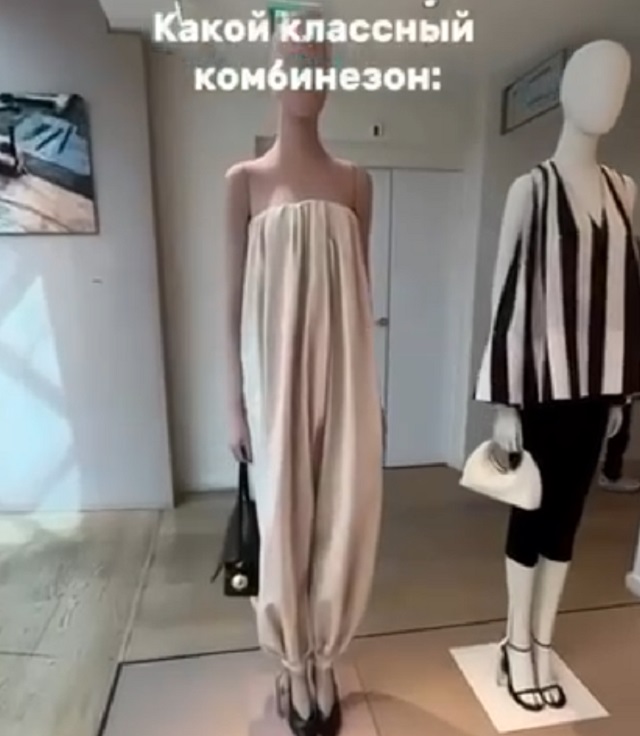 Девушка решила примерить модный комбинезон — и вот что из этого вышло