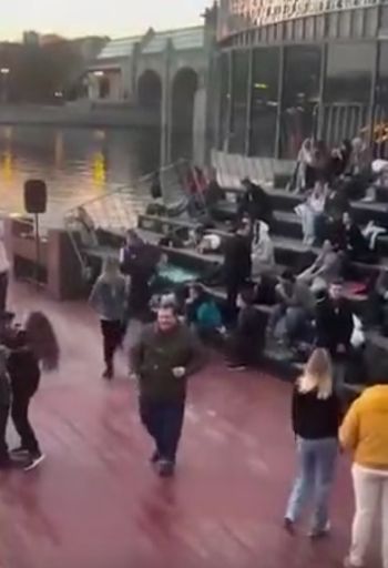В парке Горького засняли трогательный момент