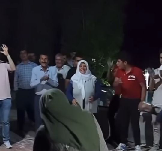 Не знаю в какой стране снято, но судя по всему, артрит они вылечили уже давно