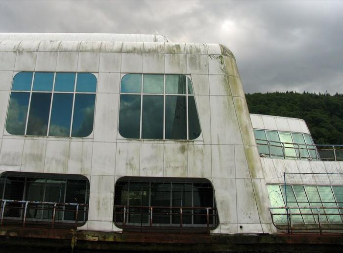 McBarge. Заброшенный МакДональдс на барже, построенный для EXPO 86 McBarge. Заброшенный МакДональдс на барже, построенный для EXPO 86