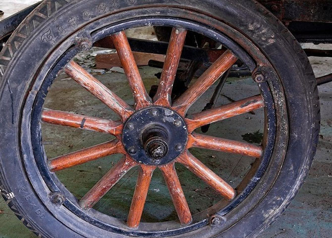 Экскурсия по заброшенному автомобильному музею в Японии Экскурсия по заброшенному автомобильному музею в Японии