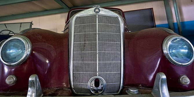 Экскурсия по заброшенному автомобильному музею в Японии Экскурсия по заброшенному автомобильному музею в Японии