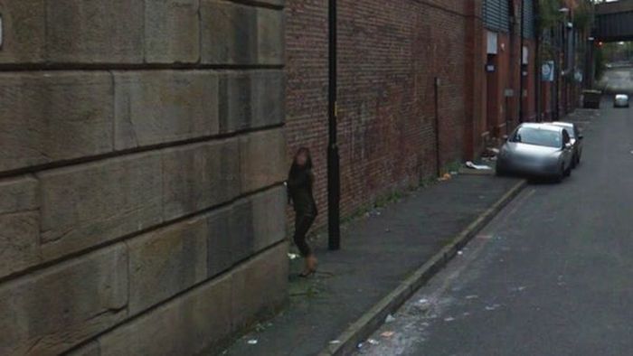 Google Street снял работу проститутки