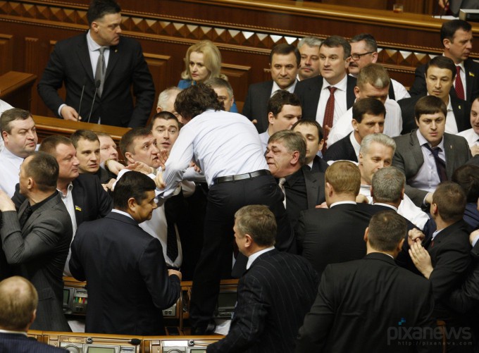 Драка в Верховной Раде Украины (8 фото)