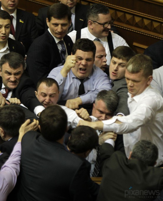 Драка в Верховной Раде Украины (8 фото)
