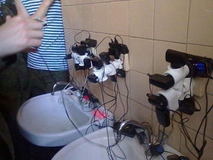 Армейские способы зарядить телефоны всей роте